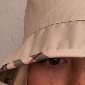 BURBERRY BUCKET HAT